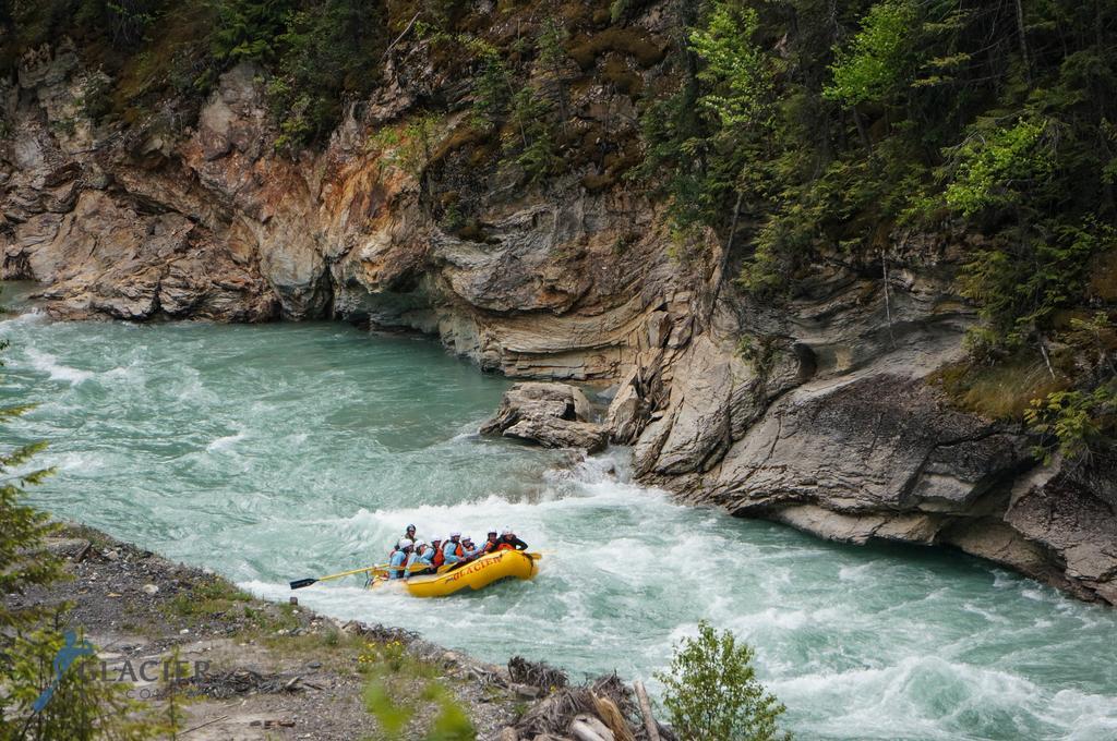 Whitewater Lodge Голдън Екстериор снимка