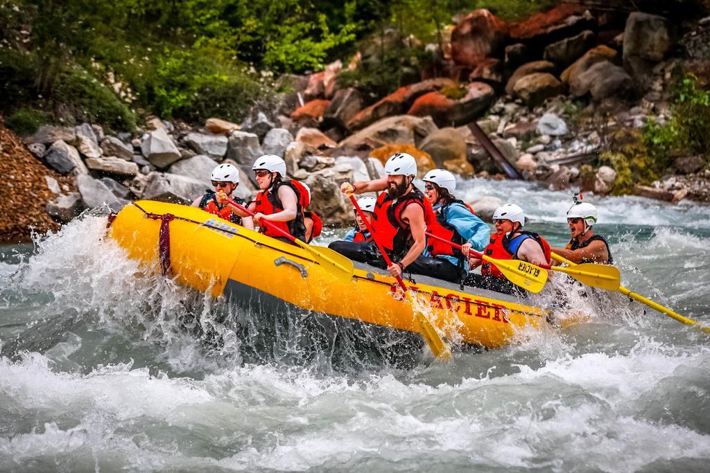 Whitewater Lodge Голдън Екстериор снимка