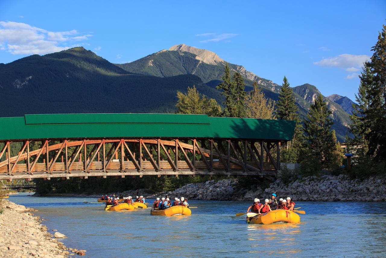 Whitewater Lodge Голдън Екстериор снимка