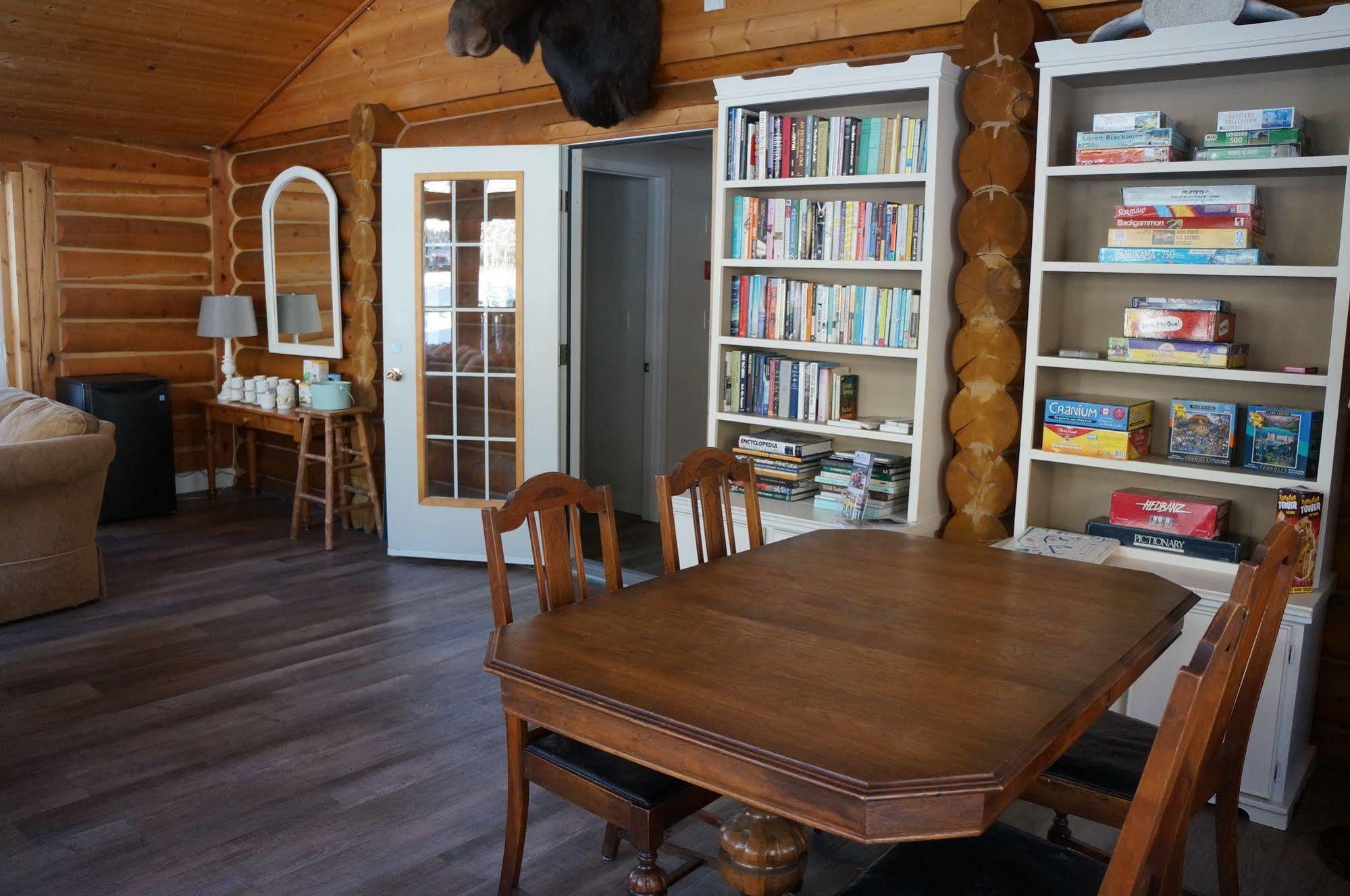 Whitewater Lodge Голдън Екстериор снимка