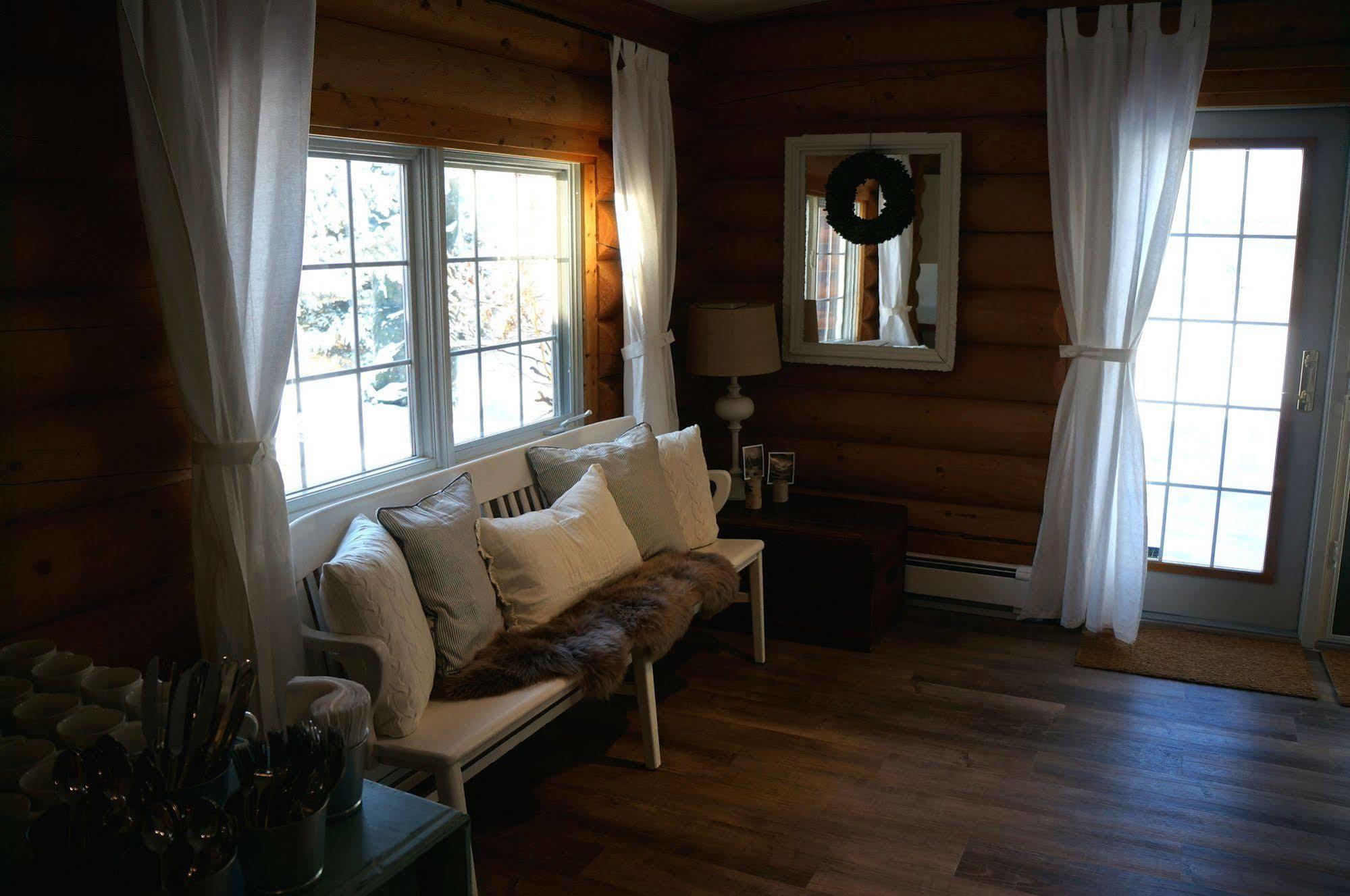 Whitewater Lodge Голдън Екстериор снимка