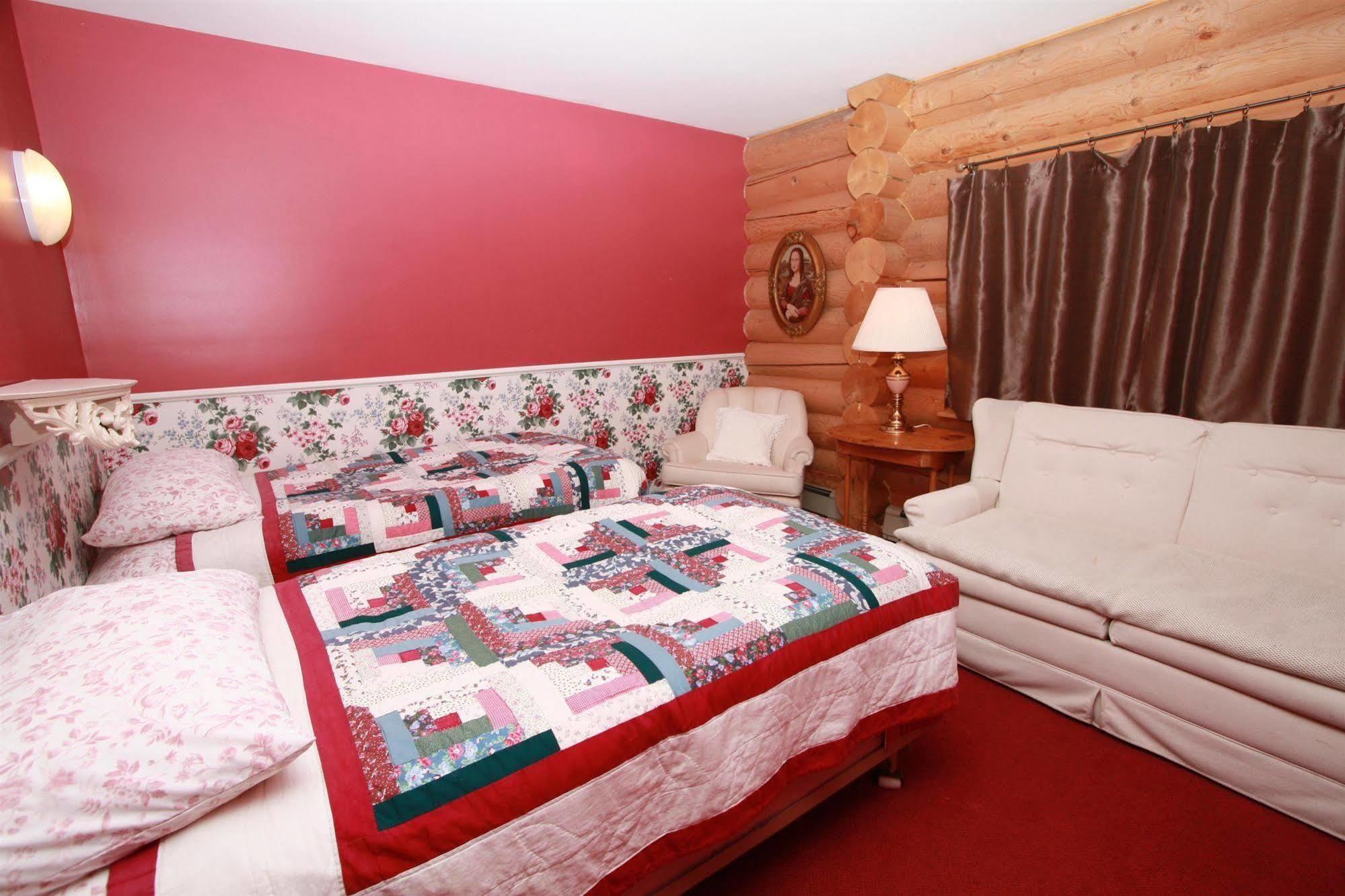 Whitewater Lodge Голдън Екстериор снимка
