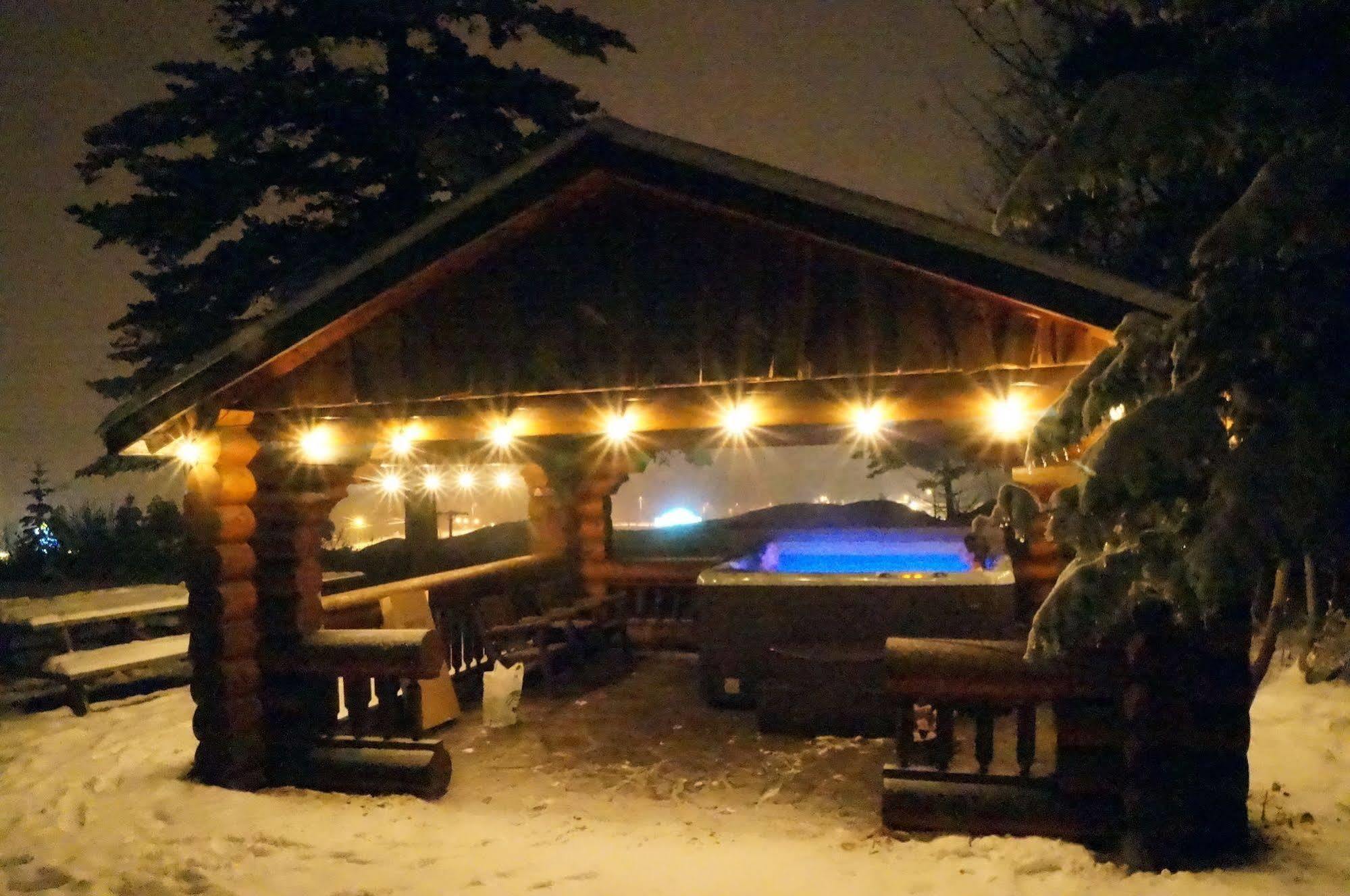 Whitewater Lodge Голдън Екстериор снимка